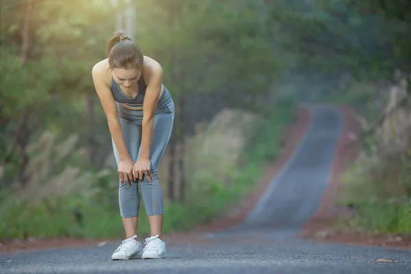 Mujer Corredor Mantenga Dolor Rodilla — Foto de Stock