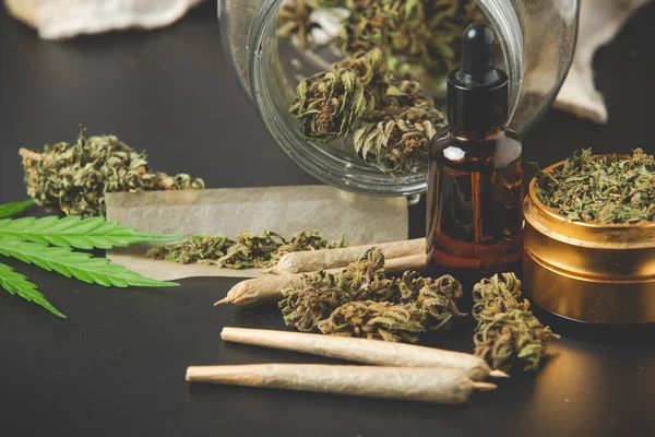 Marihuana Knospen Mit Marihuana Joints Und Cannabis — Stockfoto