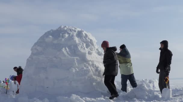 노보시비르스크 러시아 시베리아 2020 Eskimo City 참가자들 관중들은 눈으로 만든다 — 비디오