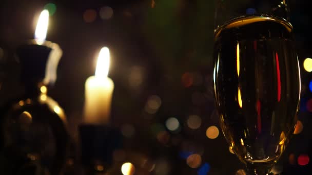 Jul Nyår Helgdagar Bubblor Ett Champagneglas Mot Bakgrund Ljus Och — Stockvideo