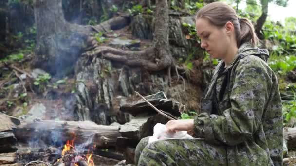 Adventures Nature Young Woman Campfire Mountains Puts Stick Marshmallow Siberia — Stock Video