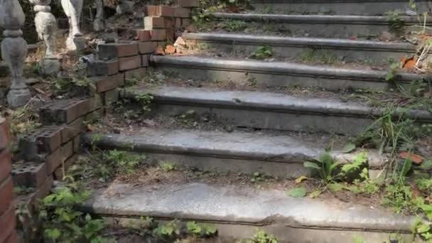 Паранормальне Місце Паранормальне Знищені Сходи Старої Будівлі Рух Камери Імітує — стокове відео