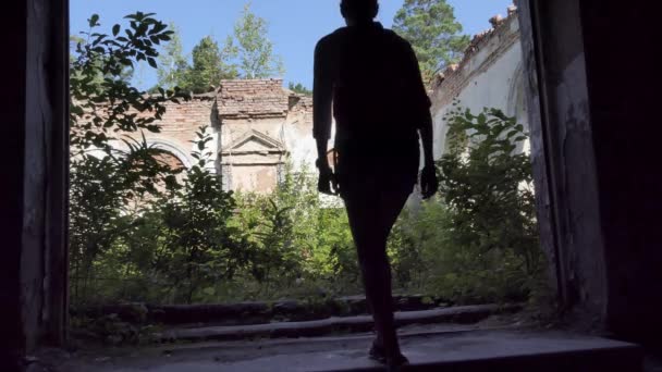 Paranormal Place Paranormal Young Woman Cyclist Inspects Old Destroyed Buildings — Stock Video