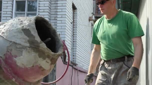 Concrete Works Home Man Pours Cement Bucket Rotating Concrete Mixer — Stock Video