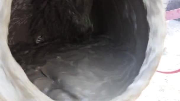 混凝土在家里起作用 液态混凝土混合在混凝土搅拌机中 — 图库视频影像