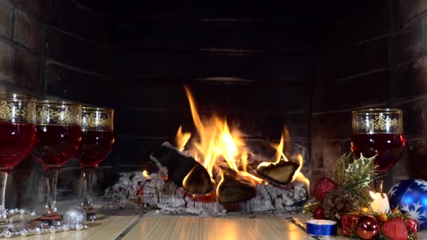 Navidad Año Nuevo Una Instalación Festiva Gafas Con Una Bebida — Vídeo de stock