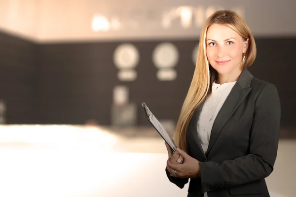 The Beautiful smiling business woman portrait. Smiling female receptionist — Stock Photo, Image