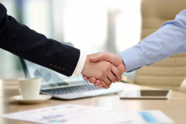 Close-up image of a firm handshake  between two colleagues in office. — Stock Photo, Image