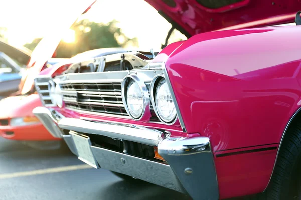 Classic retro  vintage pink car. Auto show — Stock Photo, Image