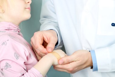 bab kız sıva boğaz kolundaki koyarak doktor