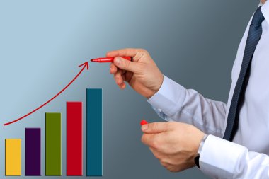Kırmızı kalem tarafından sanal bir grafik çizim işadamı 