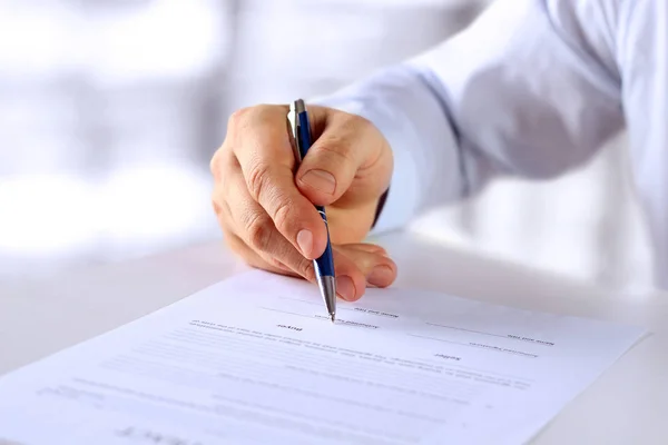 Businessman is signing a contract, business contract details — Stock Photo, Image