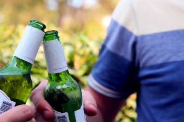 Arkadaşlar bira dışında ile kızartma