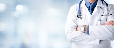 Hastanede Steteskop ile Doktor Man