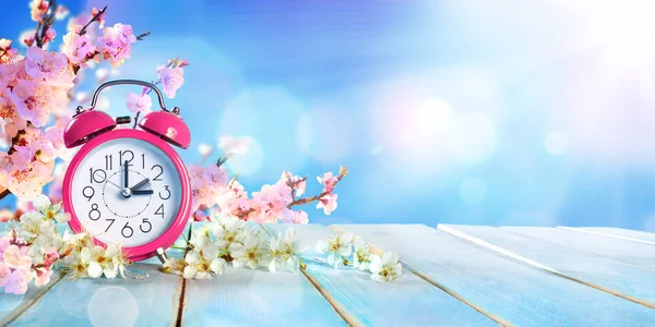 Spring Forward Time - Concepto de ahorro de luz diurna — Foto de Stock