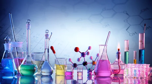 Investigación de laboratorio - Cristalería científica para fondo químico —  Fotos de Stock