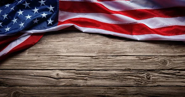 美国国旗上老式木制背景 — 图库照片