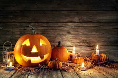Halloween Pumpkins ve ahşap mum