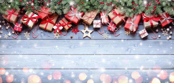 Rustic Gift On Wooden Table With Fir Branches And Snowflakes — Stock Photo, Image