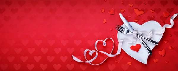 Red Table Setting Cutlery Heart Decoration Dinner Valentines Day — Stok Foto