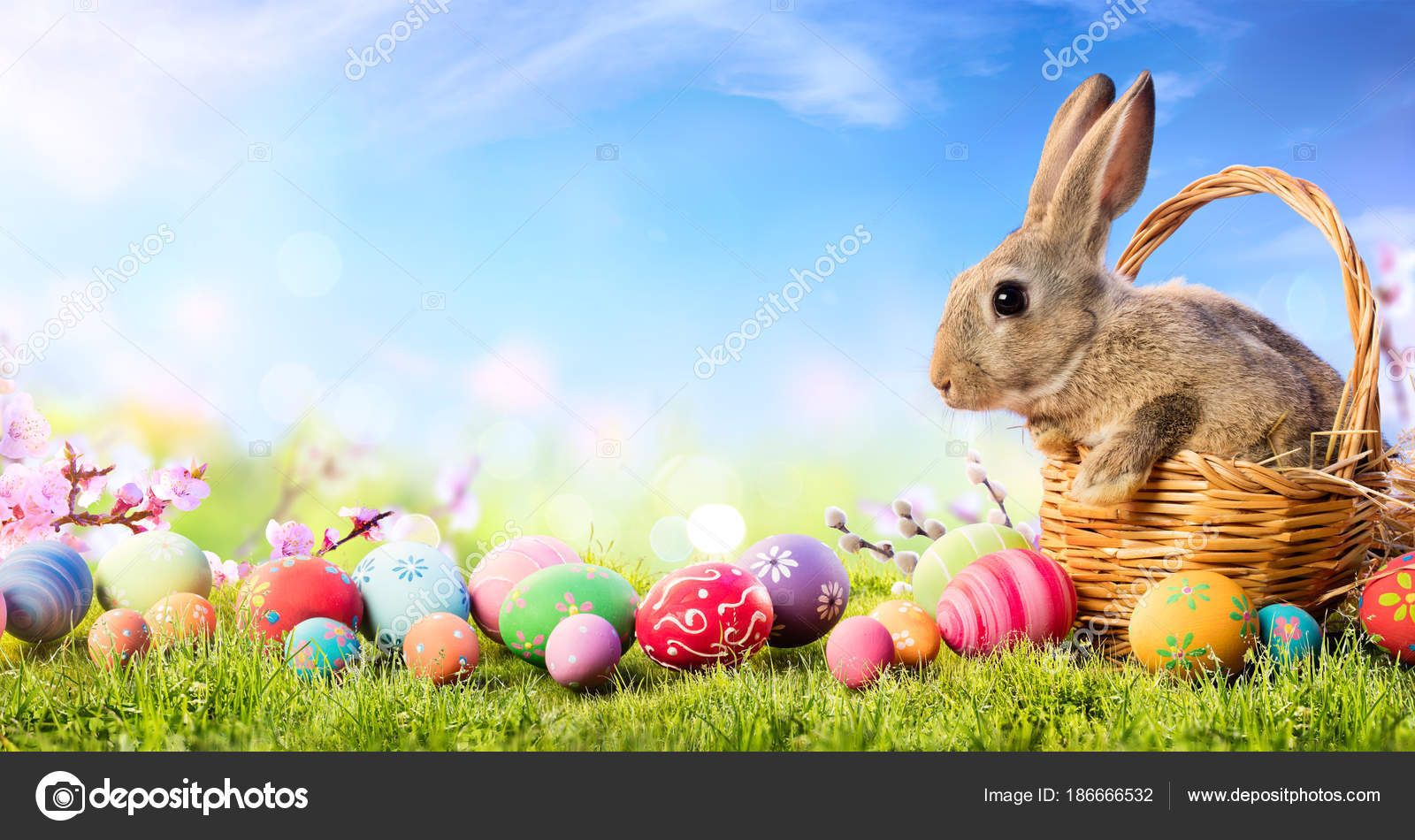 Petite Fille Heureuse Portant La Pose D'oreilles De Lapin De Pâques Image  stock - Image du loisirs, lapin: 143163527