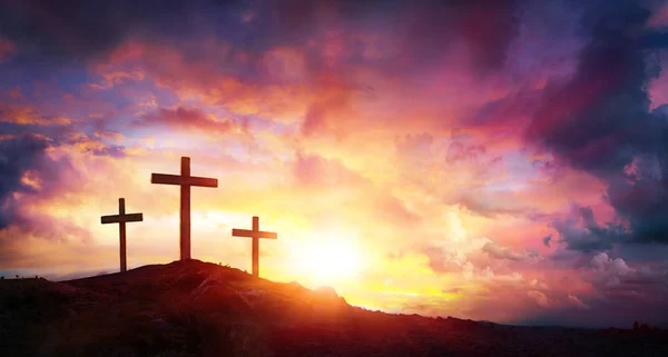 Σταύρωση Του Ιησού Χριστού Στο Sunrise Τρεις Σταυρούς Πάνω Λόφο — Φωτογραφία Αρχείου