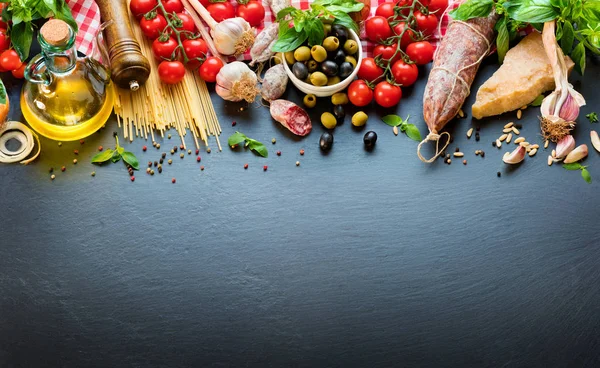 Italian Food Ingredients Dark Table — Stock Photo, Image