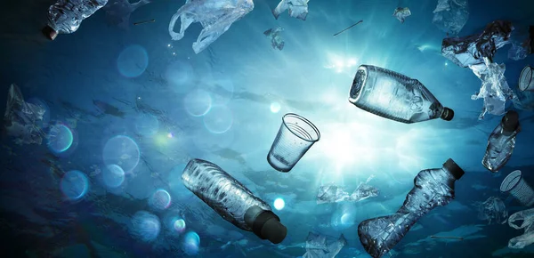Plastikowe Zanieczyszczenia Oceanie Podwodny Połysk Śmieciami Pływające Morzu Problem Środowiskowy — Zdjęcie stockowe