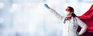 Doktor Maskeli ve Süper Kahraman Pelerini Hastanede