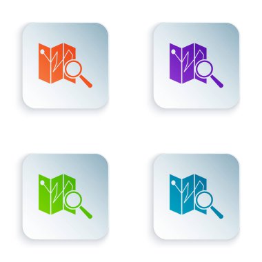 Beyaz arkaplanda konum imleci simgesi izole edilmiş renkli harita. Renkli kare düğmelere simgeleri yerleştir. Vektör İllüstrasyonu