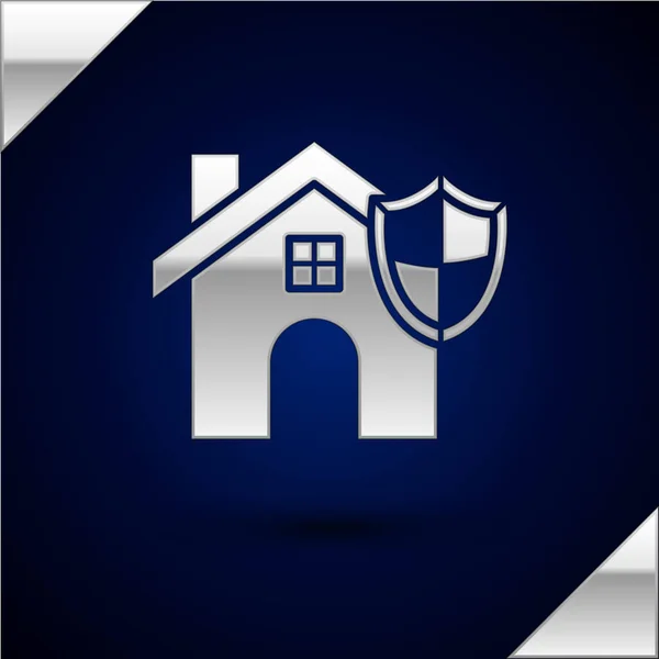 Silver House con icona a scudo isolata su sfondo blu scuro. Concetto assicurativo. Sicurezza, sicurezza, protezione, proteggere il concetto. Illustrazione vettoriale — Vettoriale Stock