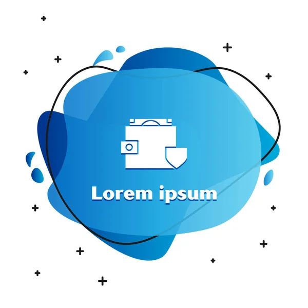 Білий гаманець і гроші з значком щита ізольовані на білому тлі. Концепція страхування. Безпека, захист, захист концепції. Абстрактний банер з рідкими формами. Векторна ілюстрація — стоковий вектор