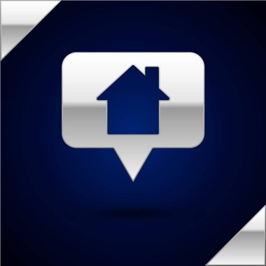 Koyu mavi arkaplanda ev simgesi olan gümüş harita işaretçisi. Ev konumu belirleyici sembol. Vektör İllüstrasyonu