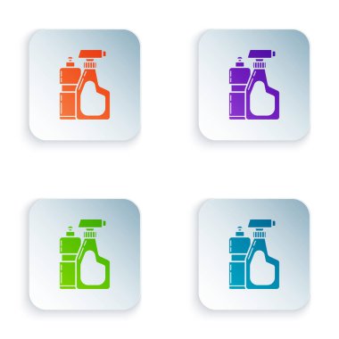 Sıvı çamaşır deterjanı, çamaşır suyu, bulaşık deterjanı ya da beyaz arka planda izole edilmiş başka bir temizlik maddesi simgesi için renkli plastik şişeler. Renkli kare düğmelere simgeleri yerleştir. Vektör İllüstrasyonu