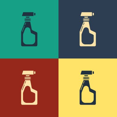 Renk arkaplanında izole edilmiş deterjan likörü olan renk temizleme spreyi şişesi. Klasik tarzda çizim. Vektör İllüstrasyonu