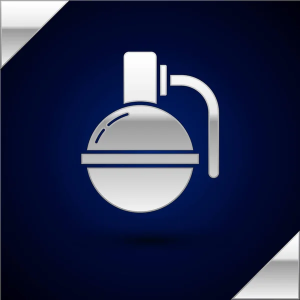 Silver Hand granat ikon isolerad på mörkblå bakgrund. Bombexplosion. Vektor Illustration — Stock vektor