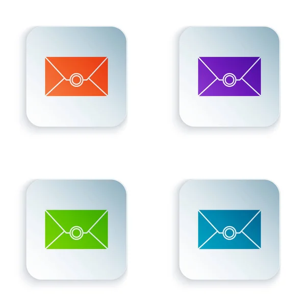 Ikona obálky s barvou je izolovaná na bílém pozadí. Symbol e-mailové zprávy. Ikony se nastavují v barevných čtvercových tlačítkách. Vektorová ilustrace — Stockový vektor