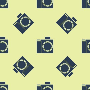 Dalgıç simgesi için mavi fotoğraf makinesi sarı arkaplandaki kusursuz deseni izole etti. Fotoğraf makinesi simgesi. Su altı ekipmanları. Vektör İllüstrasyonu