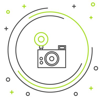 Siyah ve yeşil çizgi Beyaz arka planda yalıtılmış fotoğraf makinesi simgesi. Foto kamera simgesi. Renkli anahat konsepti. Vektör İllüstrasyonu