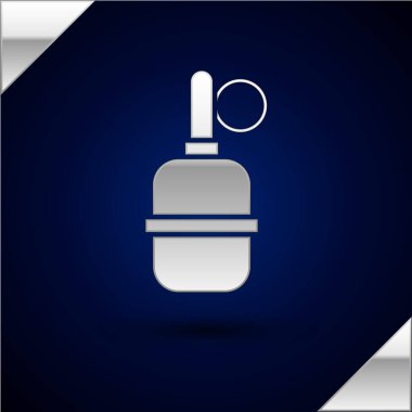 Gümüş El bombası ikonu koyu mavi arkaplanda izole edilmiş. Bomba patlaması. Vektör İllüstrasyonu