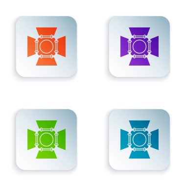 Renkli Film spot ışığı simgesi beyaz arkaplanda izole edildi. Işık efekti. Sahne, Stüdyo, Gösteri. Renkli kare düğmelere simgeleri yerleştir. Vektör İllüstrasyonu