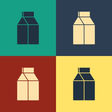 Süt simgesi için renkli kağıt paketi arkaplanda izole edildi. Süt paketi işareti. Klasik tarzda çizim. Vektör İllüstrasyonu