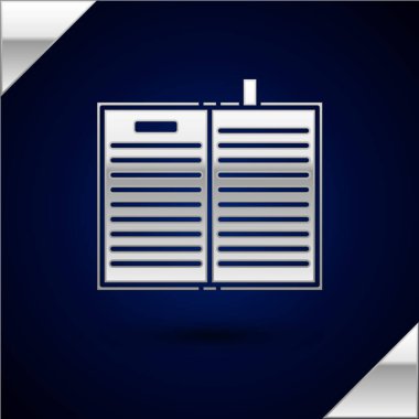 Gümüş Açık Bilim Kitabı simgesi koyu mavi arka planda izole edilmiş. Vektör İllüstrasyonu