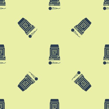 Mavi Karaoke simgesi sarı arkaplanda pürüzsüz desen izole etti. Mikrofon ve monitör. Vektör İllüstrasyonu