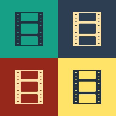 Renk arkaplanında Renk Oynatma Görüntü simgesi izole edildi. Film şeridi tabelası. Klasik tarzda çizim. Vektör İllüstrasyonu