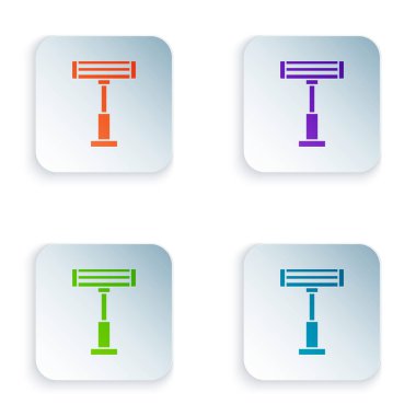 Renkli elektrikli ısıtıcı simgesi beyaz arkaplanda izole edildi. Uzaktan kumandalı kızıl ötesi ısıtıcı. Klima kontrolü. Renkli kare düğmelere simgeleri yerleştir. Vektör İllüstrasyonu