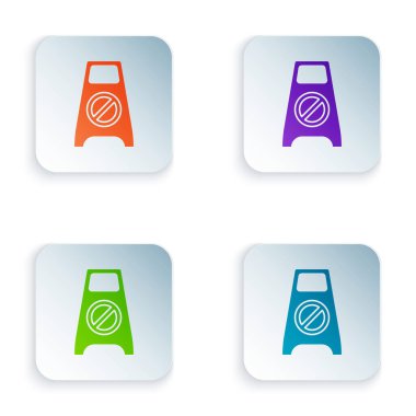 Renkli ıslak zemin ve temizlik simgesi beyaz arkaplanda izole edildi. Temizlik hizmeti konsepti. Renkli kare düğmelere simgeleri yerleştir. Vektör İllüstrasyonu