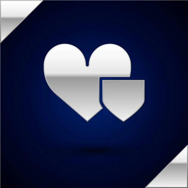 Corazón de Plata con escudo icono aislado sobre fondo azul oscuro. Símbolo de amor. Concepto de seguro. Seguridad, seguridad, protección, concepto de protección. Ilustración vectorial — Vector de stock