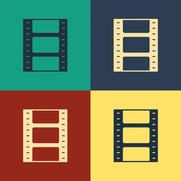 Color Play Ícone de vídeo isolado no fundo da cor. Sinal de tira de filme. Desenho de estilo vintage. Ilustração vetorial — Vetor de Stock