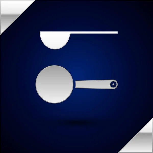 Icono de cuchara medidora de plata aislado sobre fondo azul oscuro. Ilustración vectorial — Archivo Imágenes Vectoriales